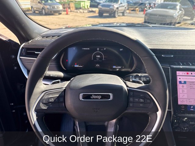 Used 2025 Jeep Grand Cherokee L Limited w/ Black Appearance Package AWD/4WD image 15