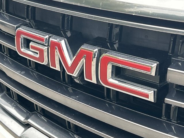 Used 2022 GMC Yukon XL AT4 w/ Technology Package AWD/4WD image 10