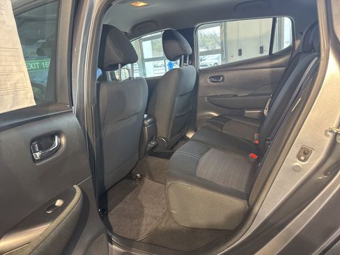 Used 2022 Nissan Leaf S image 14