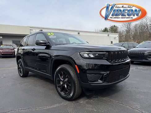 Used 2025 Jeep Grand Cherokee Altitude image 1