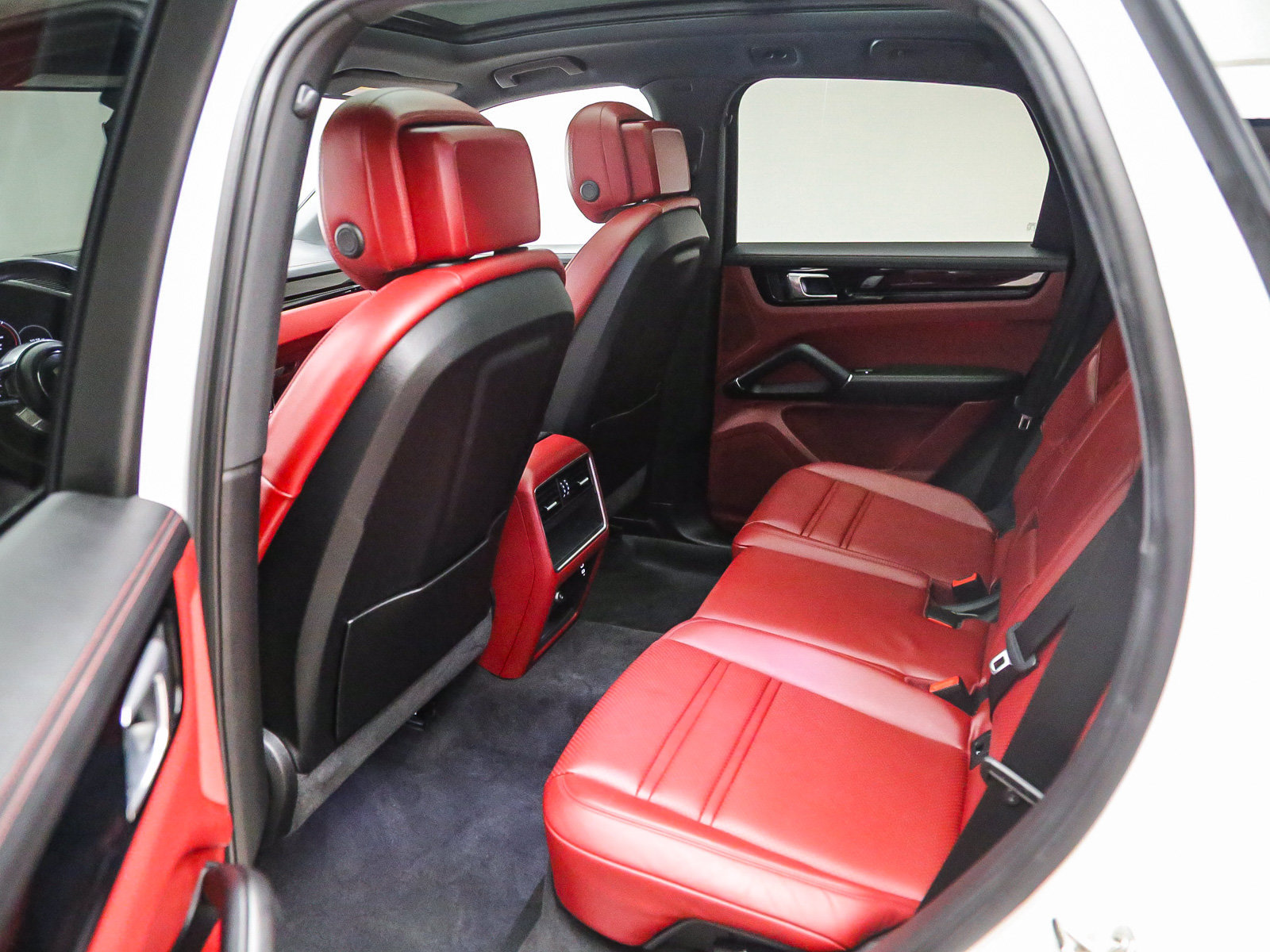 Certified 2023 Porsche Cayenne AWD/4WD image 23