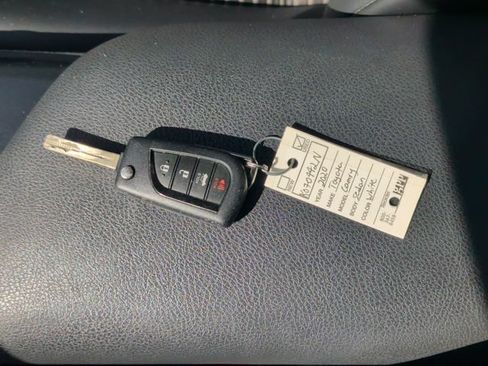 Used 2020 Toyota Camry SE FWD image 33