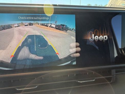 Used 2024 Jeep Wrangler Rubicon image 11