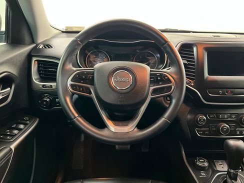 Used 2019 Jeep Cherokee Latitude Plus AWD/4WD image 13