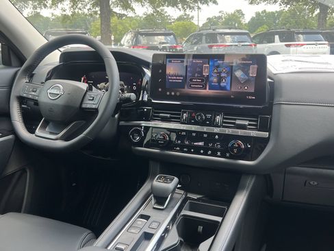 New 2026 Nissan Pathfinder SL FWD image 3