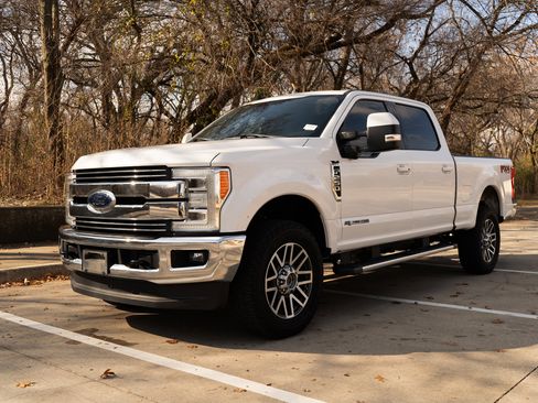 Used 2019 Ford F250 Lariat w/ Lariat Ultimate Package image 5
