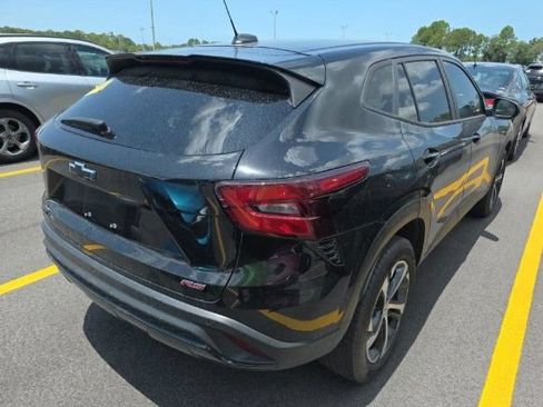 Used 2024 Chevrolet Trax RS w/ Driver Confidence Package FWD image 3