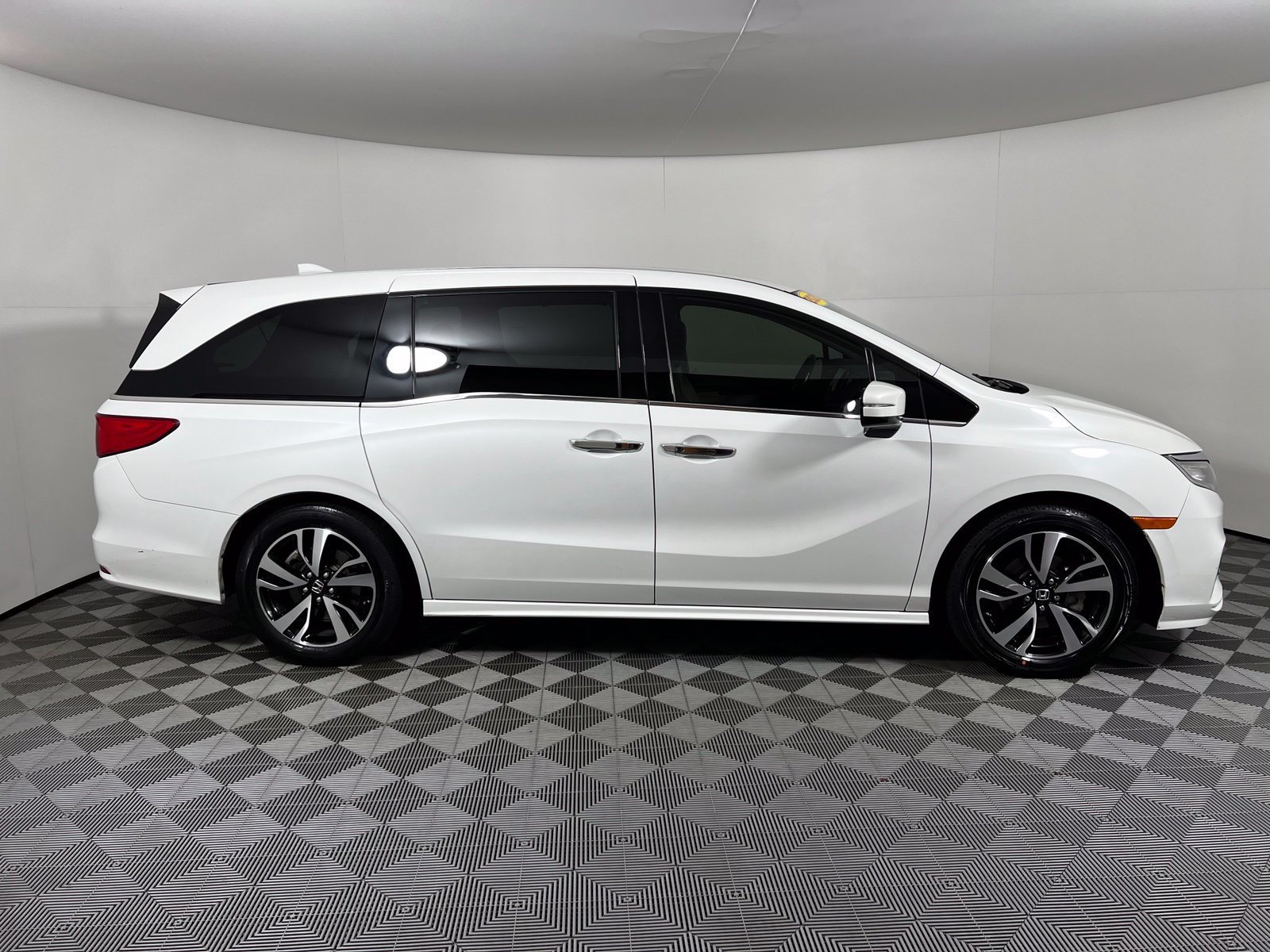Used 2020 Honda Odyssey Elite image 4