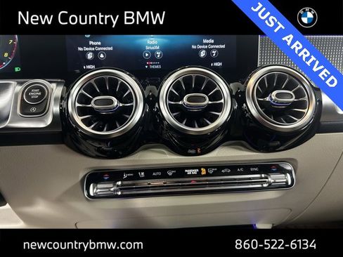 Used 2021 Mercedes-Benz GLB 250 4MATIC image 23