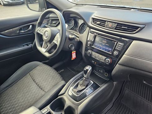 Used 2018 Nissan Rogue S image 11