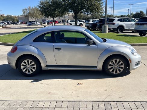 Used 2014 Volkswagen Beetle 2.5 image 11