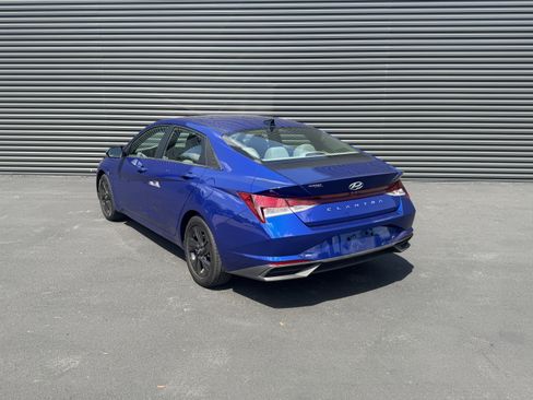 Used 2021 Hyundai Elantra SEL w/ Convenience Package FWD image 3