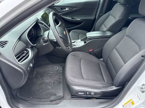 Used 2024 Chevrolet Malibu LT image 11