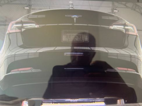 Used 2020 Tesla Model 3 Standard Range RWD image 10