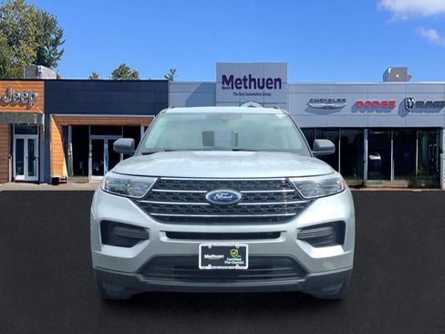 Used 2023 Ford Explorer XLT AWD/4WD image 11