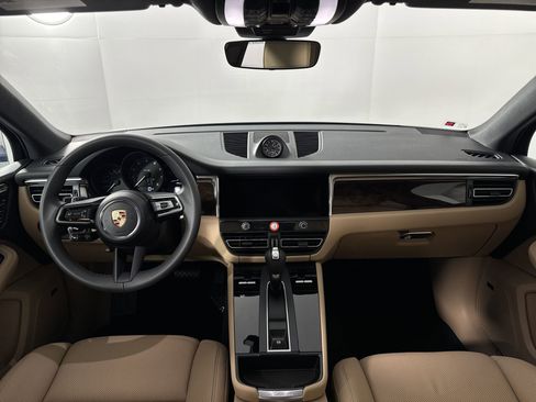 Certified 2025 Porsche Macan image 25