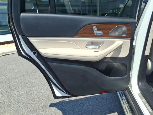 Used 2024 Mercedes-Benz GLS 450 4MATIC image 12