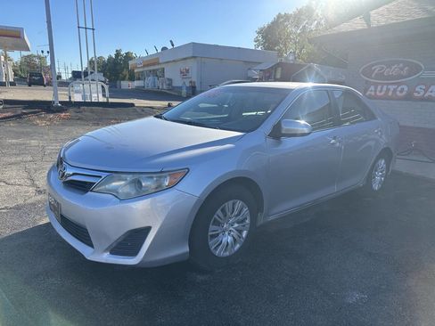 Used 2012 Toyota Camry LE image 9