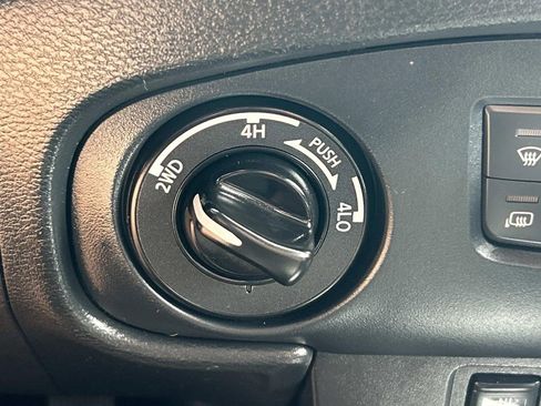 Used 2022 Nissan Frontier SV w/ SV Premium Package image 31