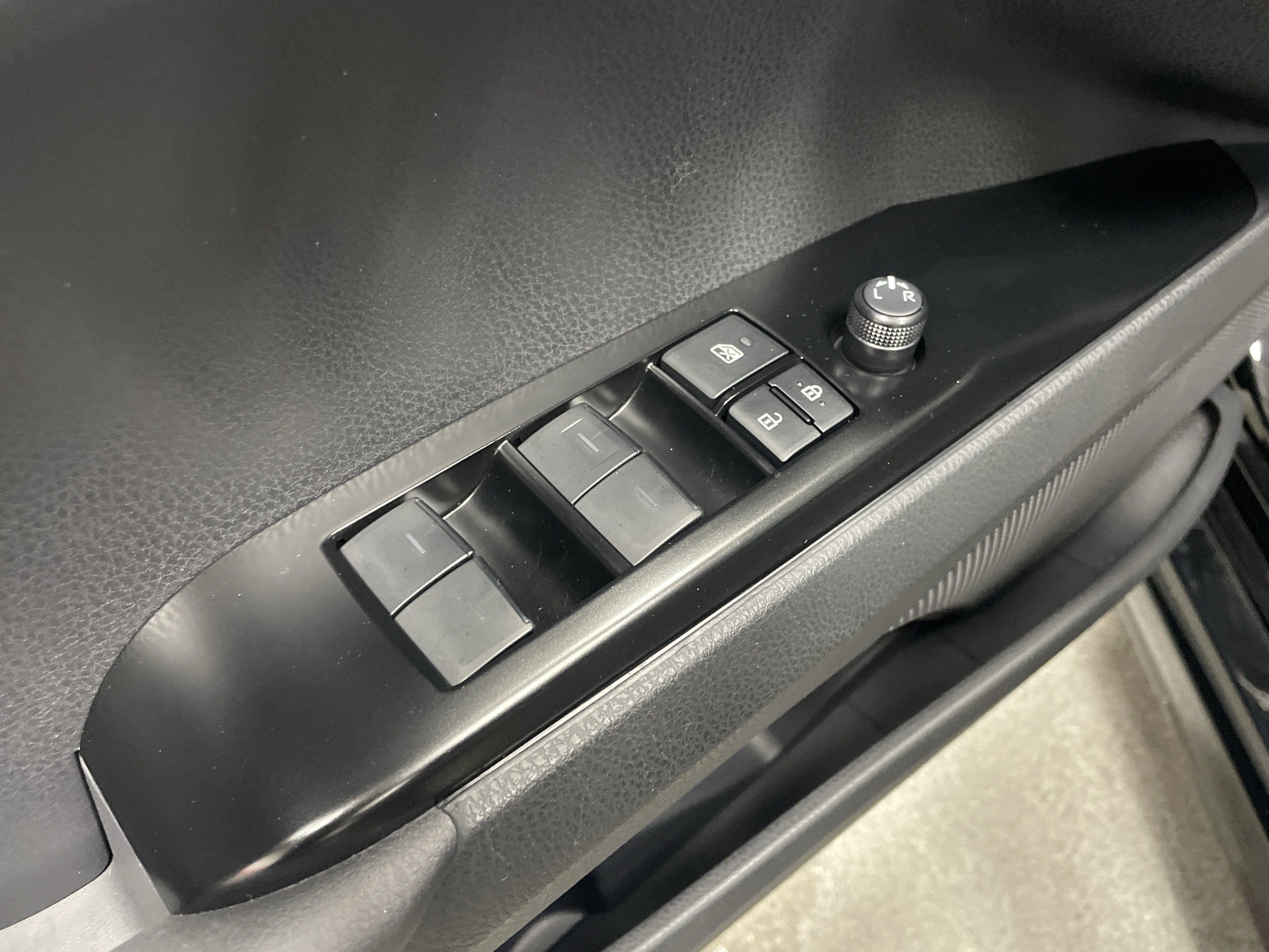 Used 2026 Toyota Camry SE FWD image 15