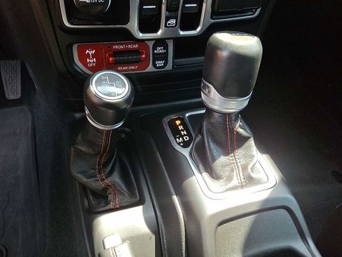 Used 2023 Jeep Gladiator Rubicon w/ LED Lighting Group AWD/4WD image 14