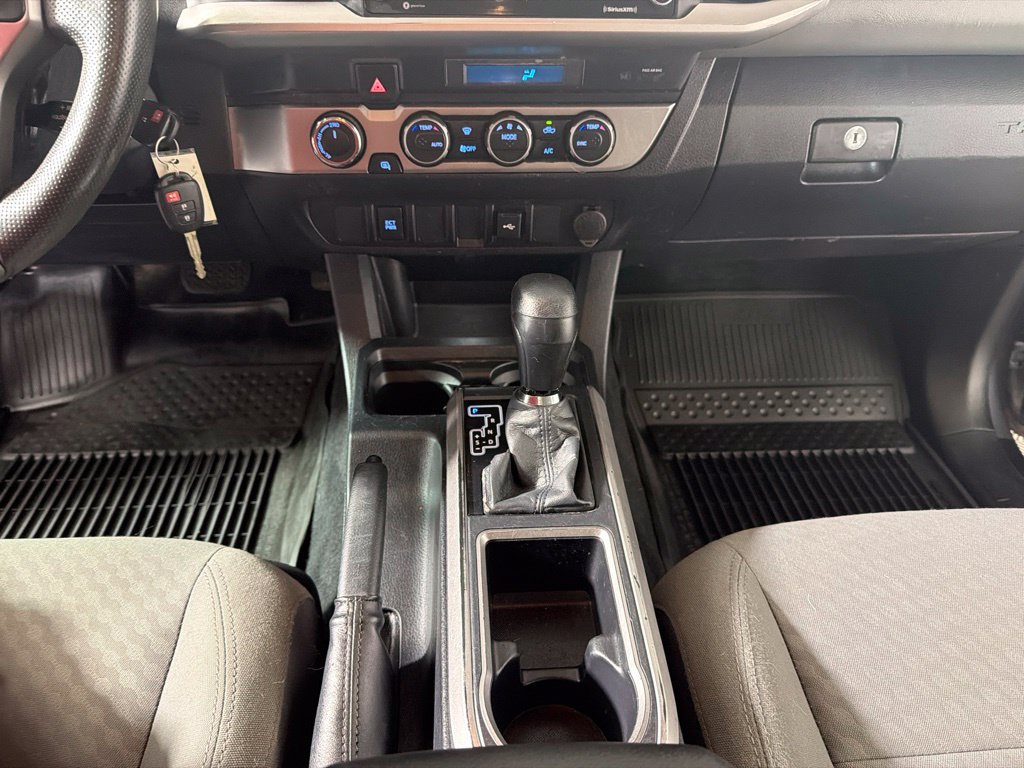 Used 2022 Toyota Tacoma SR5 AWD/4WD image 18