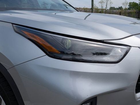 Used 2023 Toyota Highlander XLE FWD image 7