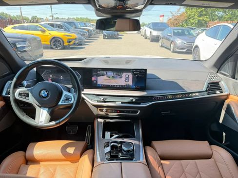 Used 2025 BMW X5 xDrive40i w/ M Sport Package AWD/4WD image 16