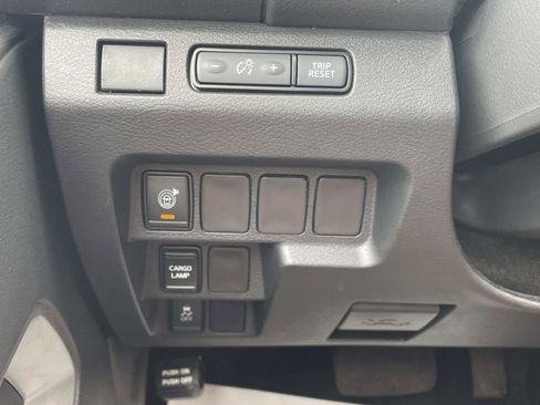 Used 2025 Nissan Frontier SV image 24