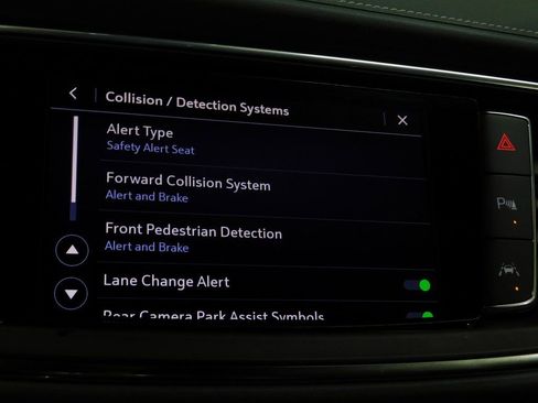 Used 2024 Buick Enclave Essence image 65