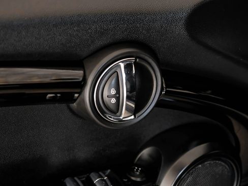 Used 2019 MINI Cooper S image 37