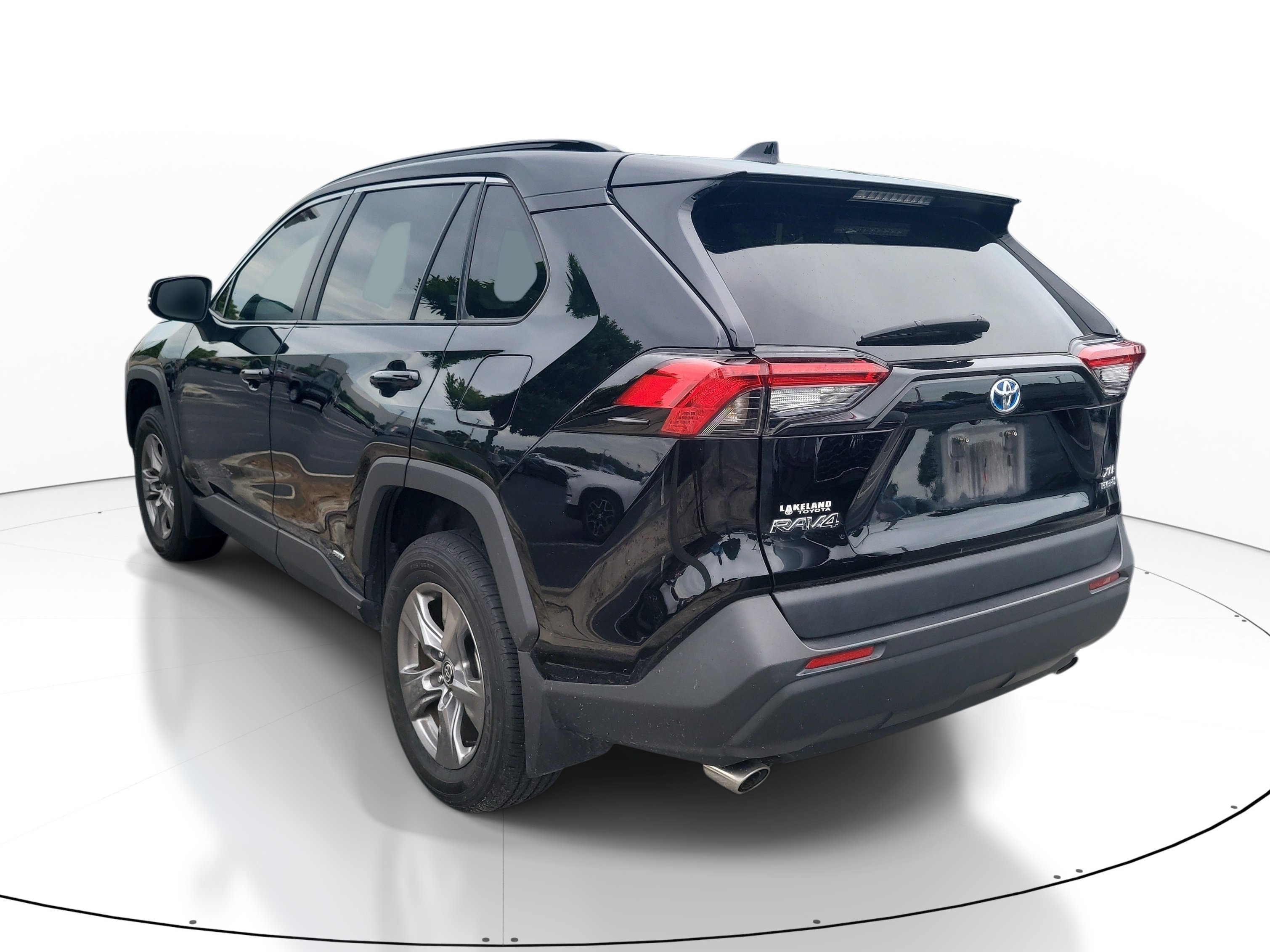 Used 2024 Toyota RAV4 XLE AWD/4WD image 5