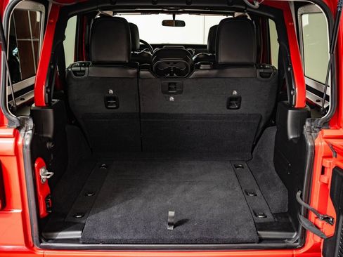 Used 2020 Jeep Wrangler Unlimited Sahara image 18