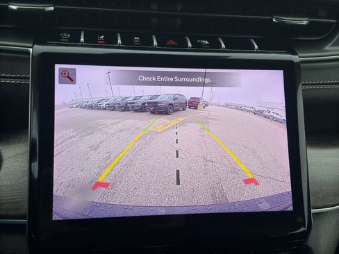 Used 2024 Jeep Grand Cherokee Limited image 19