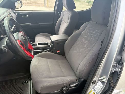 Used 2018 Toyota Tacoma TRD Off-Road RWD image 13