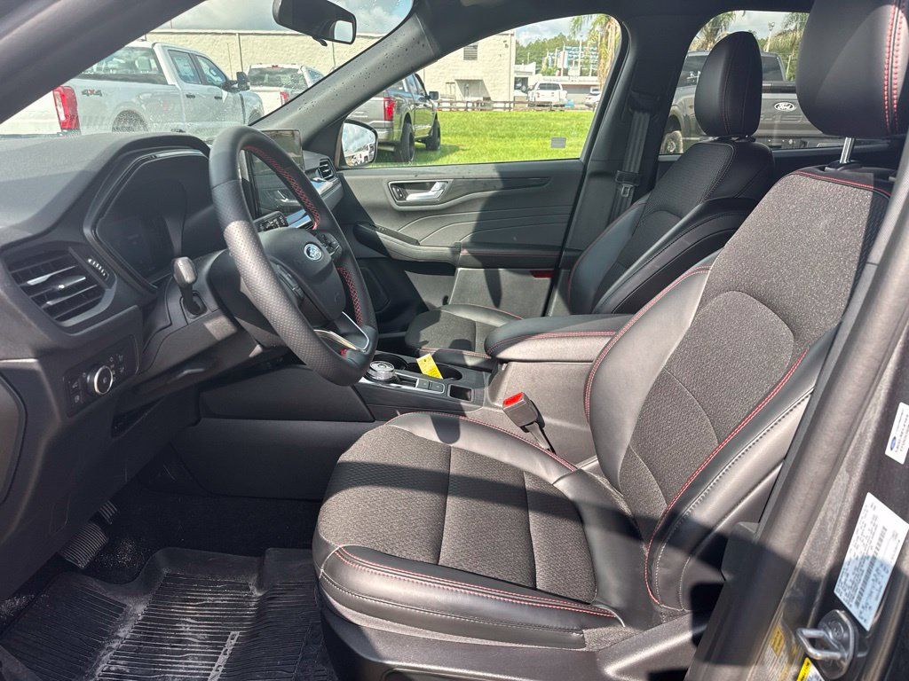 Used 2026 Ford Escape ST-Line Select w/ Tech Pack #1 AWD/4WD image 10