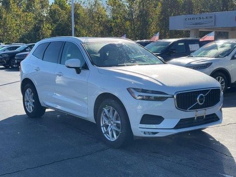 Used 2021 Volvo XC60 T5 Momentum w/ Climate Package image 2