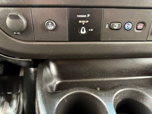 Used 2015 Chevrolet Express 2500 image 28