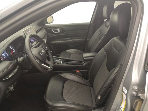 Used 2024 Jeep Compass Latitude w/ Altitude Special Edition AWD/4WD image 17