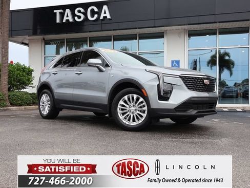 Used 2024 Cadillac XT4 Luxury w/ Cold Weather Package FWD image 1
