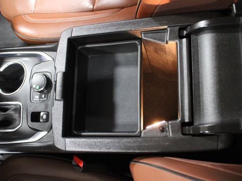 Used 2018 Chevrolet Traverse High Country image 32