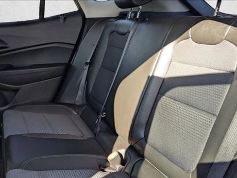 Used 2025 Chevrolet Trax LT image 22