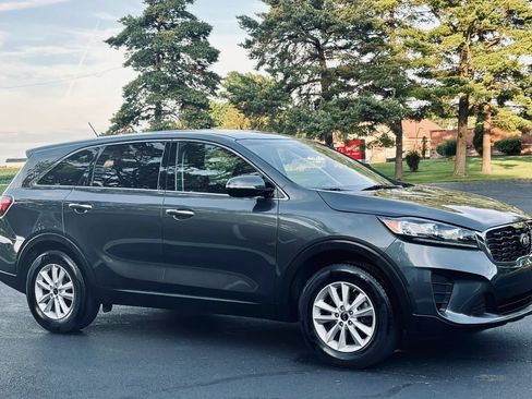 Used 2020 Kia Sorento LX FWD image 12