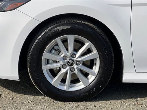 Used 2025 Toyota Camry LE image 33
