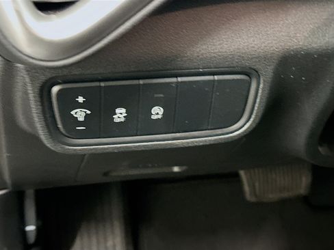 Used 2025 Kia Soul LX w/ LX Technology Package FWD image 17