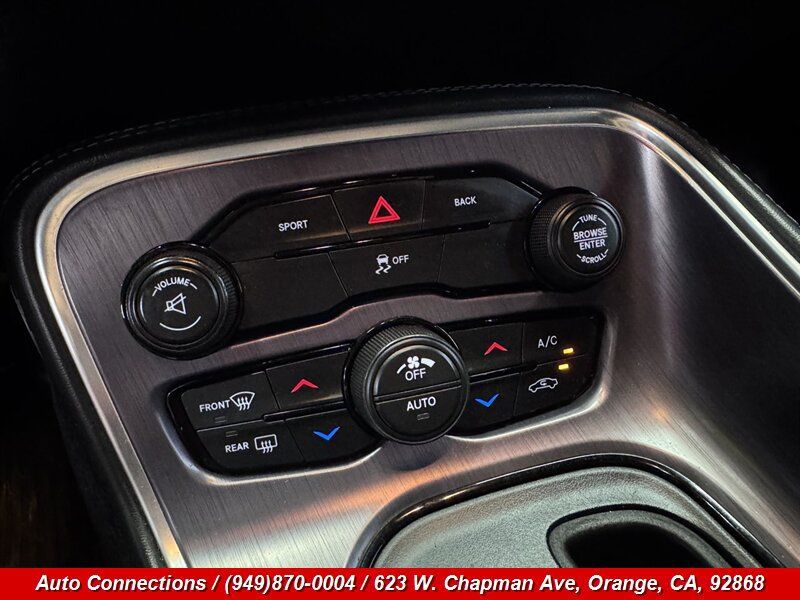 Used 2015 Dodge Challenger SXT RWD image 14