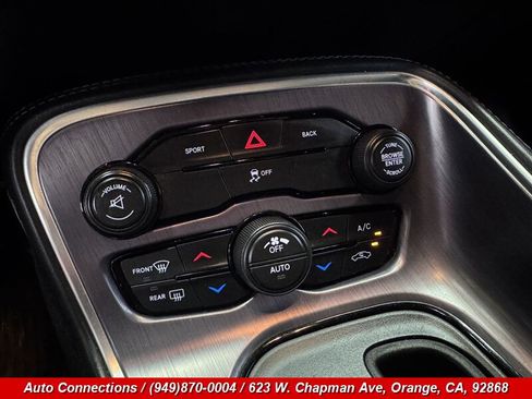 Used 2015 Dodge Challenger SXT RWD image 14