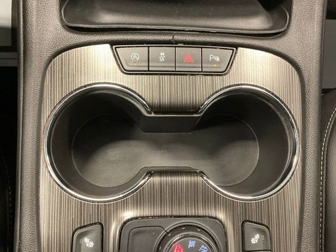 Used 2022 GMC Acadia SLT image 16