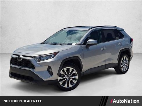 Used 2020 Toyota RAV4 XLE Premium FWD image 1