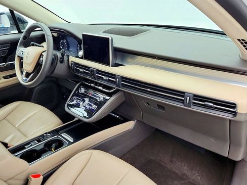 Used 2022 Lincoln Corsair AWD w/ Equipment Group 101A image 22